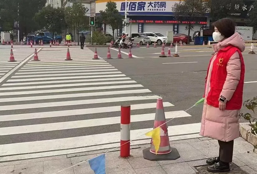 闽东能源公司开展文明交通疏导自愿效劳运动